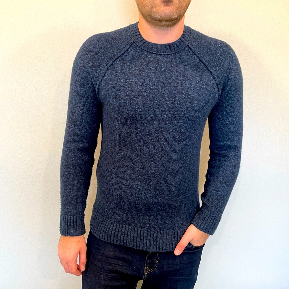 Abercrombie & Fitch- Mens cotton blend navy sweater, soft and warm, Small